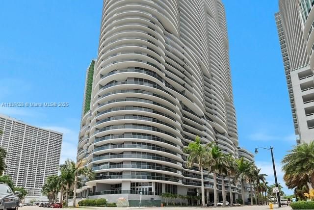 En Venta: $2,370,000 (3 camas, 4 baños, 2018 Pies cuadrados)