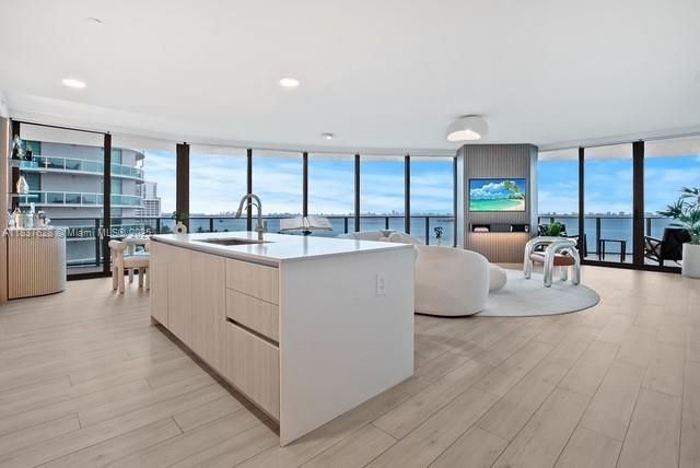 En Venta: $2,370,000 (3 camas, 4 baños, 2018 Pies cuadrados)