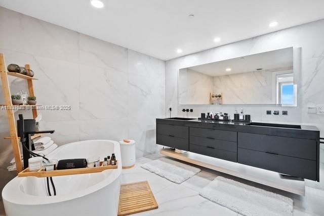 En Venta: $2,370,000 (3 camas, 4 baños, 2018 Pies cuadrados)