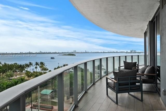 En Venta: $2,370,000 (3 camas, 4 baños, 2018 Pies cuadrados)