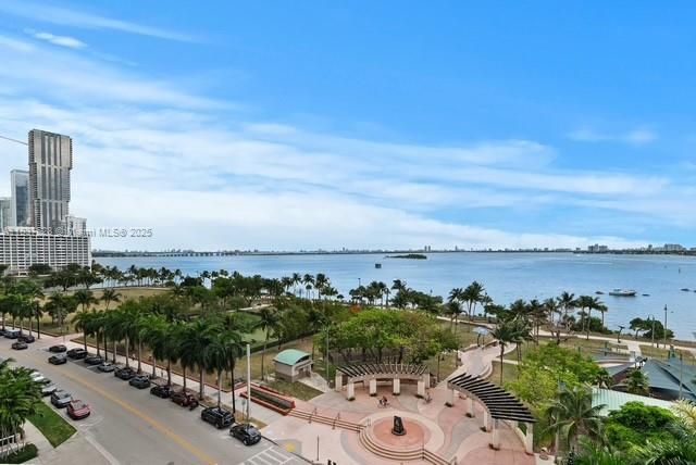 En Venta: $2,370,000 (3 camas, 4 baños, 2018 Pies cuadrados)