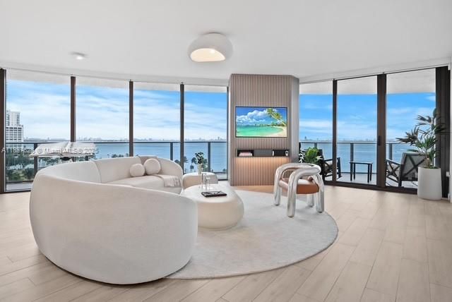 En Venta: $2,370,000 (3 camas, 4 baños, 2018 Pies cuadrados)