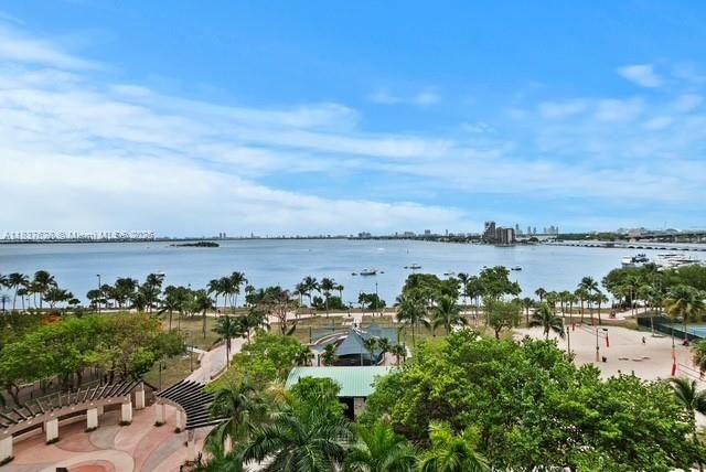 En Venta: $2,370,000 (3 camas, 4 baños, 2018 Pies cuadrados)
