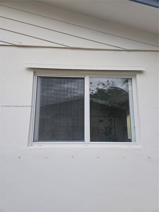 合同活跃: $750,000 (4 贝兹, 2 浴室, 1668 平方英尺)