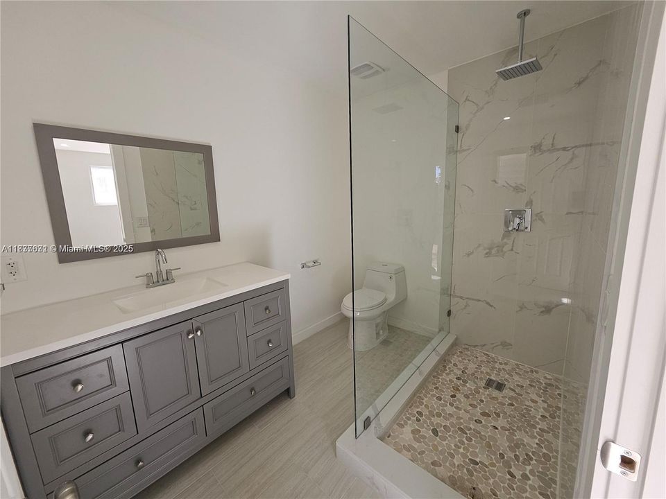 合同活跃: $750,000 (4 贝兹, 2 浴室, 1668 平方英尺)