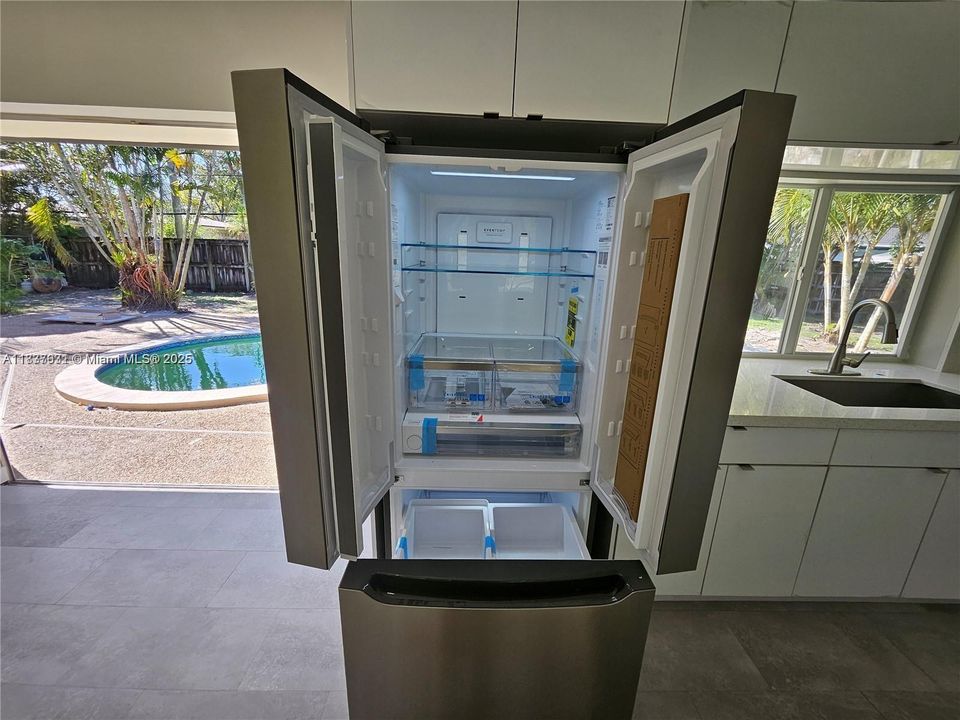 合同活跃: $750,000 (4 贝兹, 2 浴室, 1668 平方英尺)