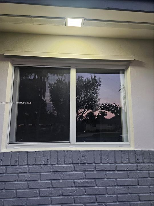 合同活跃: $750,000 (4 贝兹, 2 浴室, 1668 平方英尺)