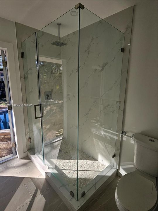 合同活跃: $750,000 (4 贝兹, 2 浴室, 1668 平方英尺)