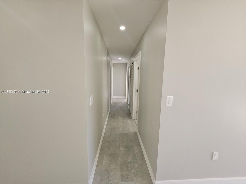 合同活跃: $750,000 (4 贝兹, 2 浴室, 1668 平方英尺)