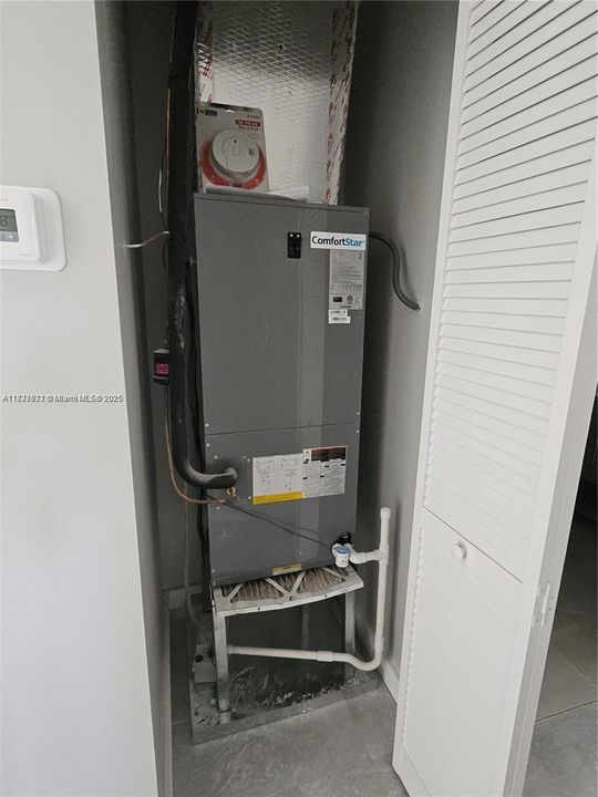 合同活跃: $750,000 (4 贝兹, 2 浴室, 1668 平方英尺)