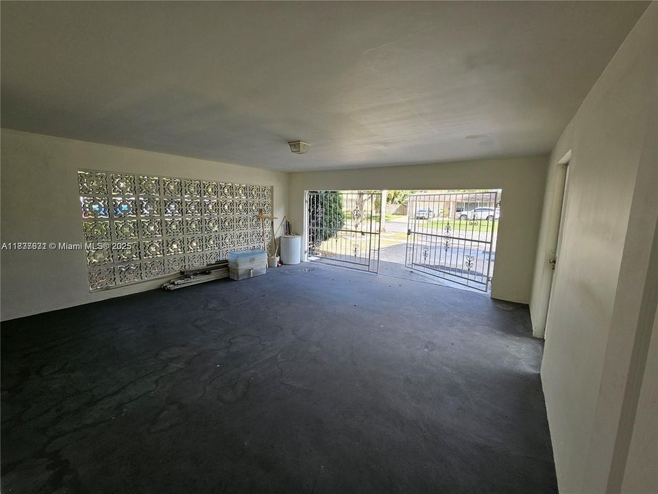 合同活跃: $750,000 (4 贝兹, 2 浴室, 1668 平方英尺)