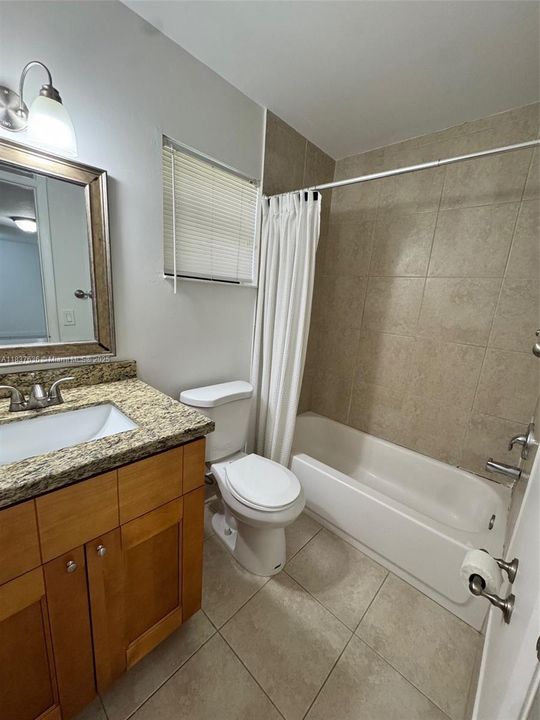 For Sale: $255,000 (2 beds, 2 baths, 982 Square Feet)