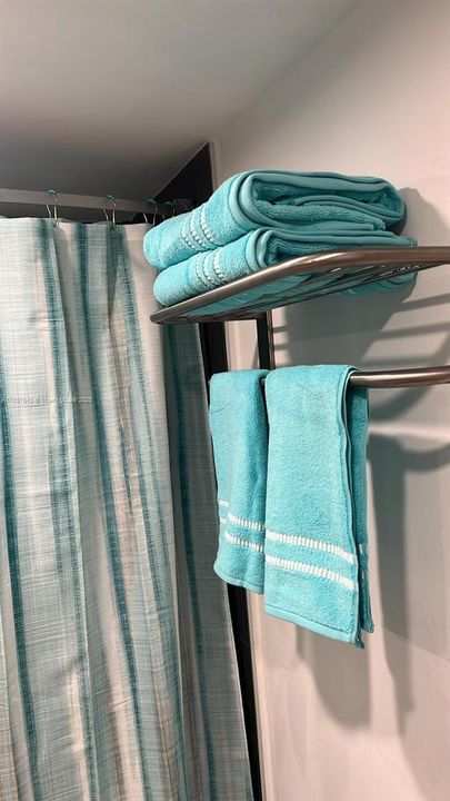 待售: $129,000 (0 贝兹, 1 浴室, 410 平方英尺)