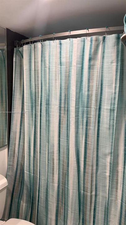 待售: $129,000 (0 贝兹, 1 浴室, 410 平方英尺)