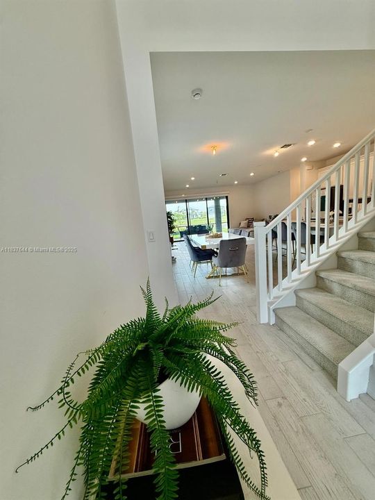 En Venta: $998,000 (4 camas, 3 baños, 2130 Pies cuadrados)