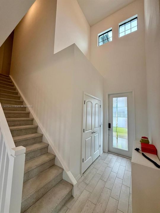 En Venta: $998,000 (4 camas, 3 baños, 2130 Pies cuadrados)