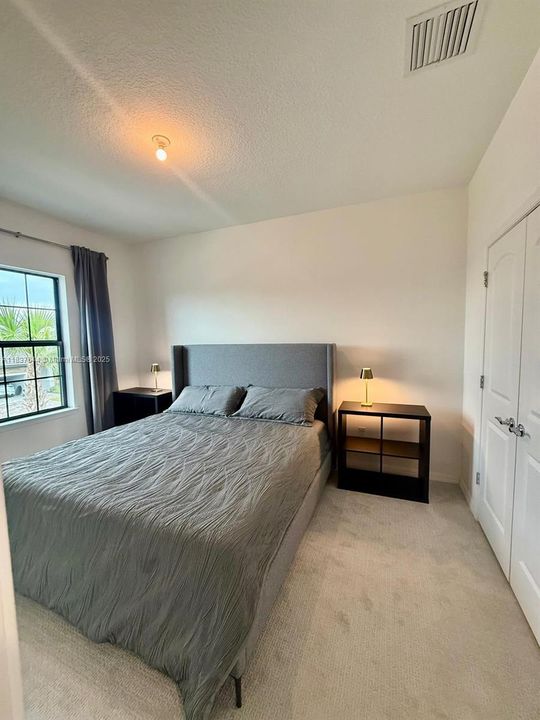 En Venta: $998,000 (4 camas, 3 baños, 2130 Pies cuadrados)
