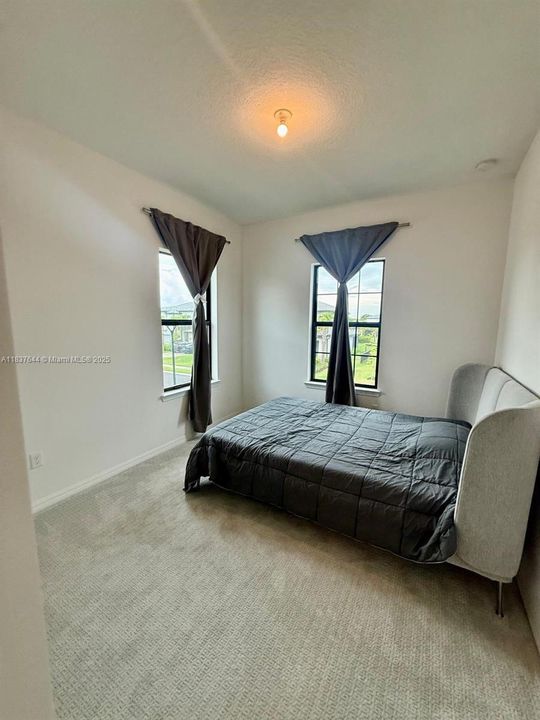 En Venta: $998,000 (4 camas, 3 baños, 2130 Pies cuadrados)