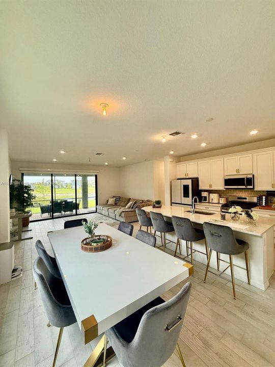 En Venta: $998,000 (4 camas, 3 baños, 2130 Pies cuadrados)