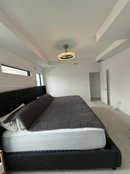 En Venta: $998,000 (4 camas, 3 baños, 2130 Pies cuadrados)