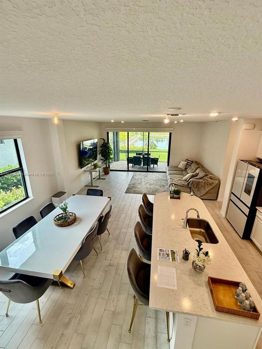 En Venta: $998,000 (4 camas, 3 baños, 2130 Pies cuadrados)