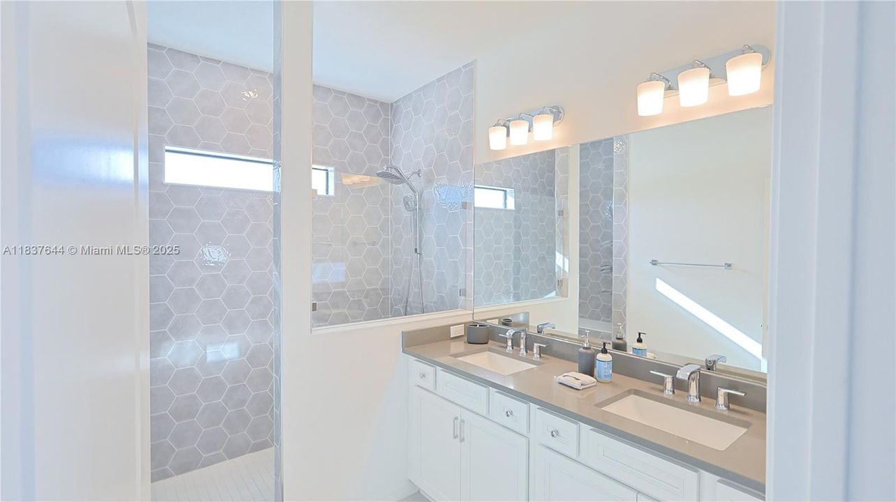 待售: $898,000 (4 贝兹, 3 浴室, 2130 平方英尺)