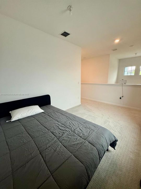 En Venta: $998,000 (4 camas, 3 baños, 2130 Pies cuadrados)