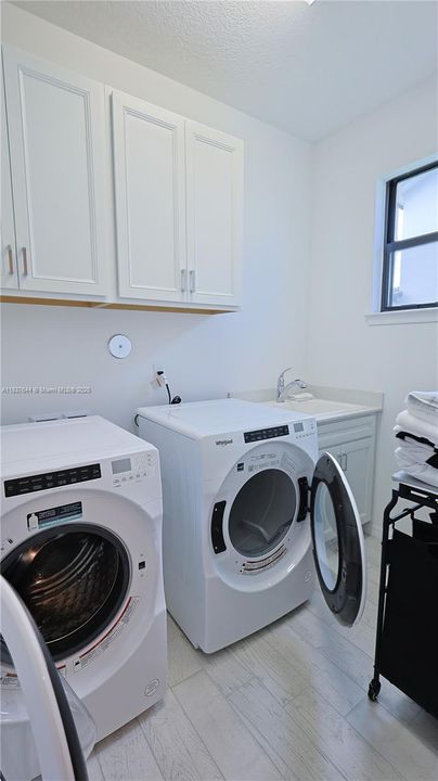 待售: $898,000 (4 贝兹, 3 浴室, 2130 平方英尺)