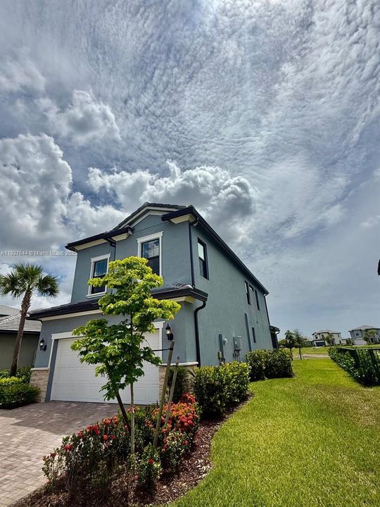 En Venta: $998,000 (4 camas, 3 baños, 2130 Pies cuadrados)