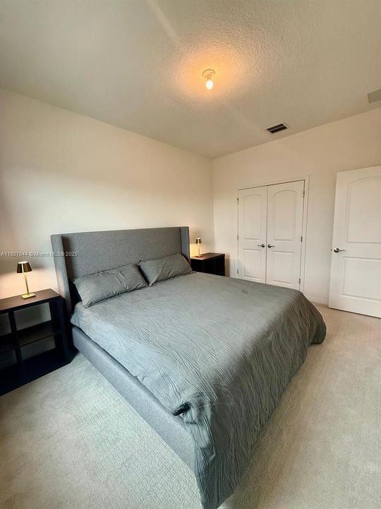 En Venta: $998,000 (4 camas, 3 baños, 2130 Pies cuadrados)