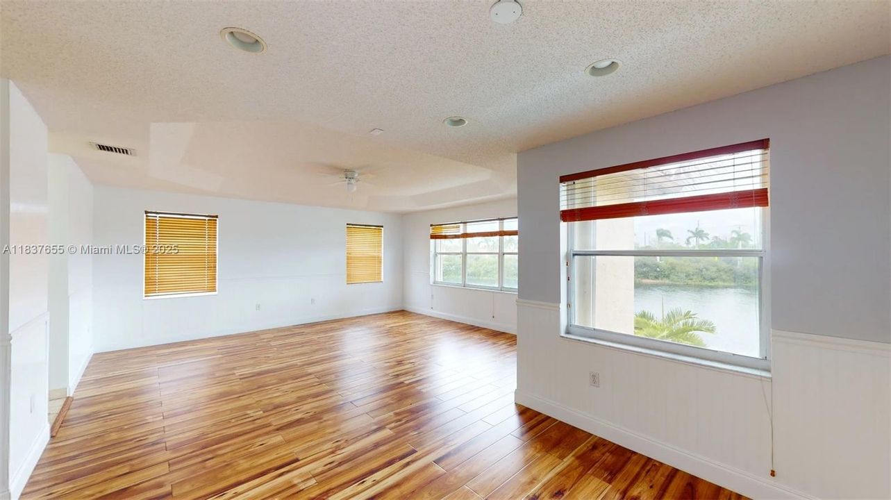 Недавно арендовано: $5,500 (5 спален, 3 ванн, 3034 Квадратных фут)