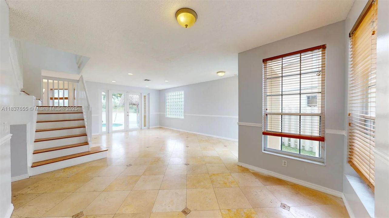 Недавно арендовано: $5,500 (5 спален, 3 ванн, 3034 Квадратных фут)