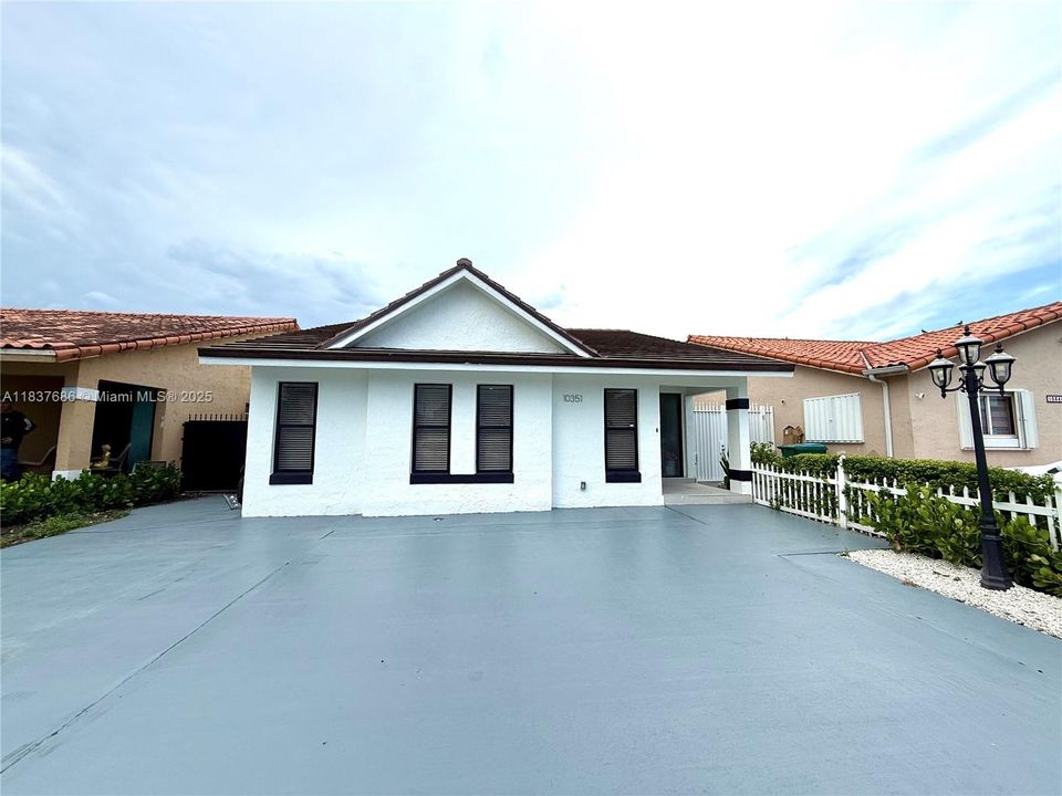 Recently Rented: $3,300 (3 beds, 2 baths, 1398 Square Feet)