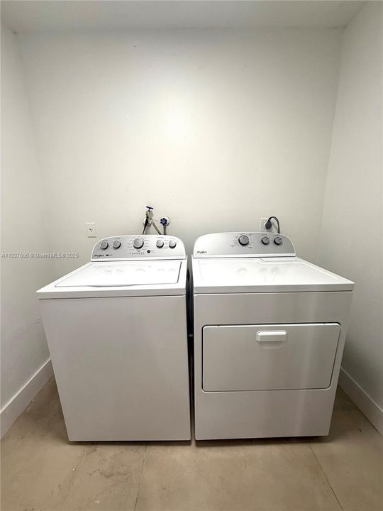 Recently Rented: $3,300 (3 beds, 2 baths, 1398 Square Feet)