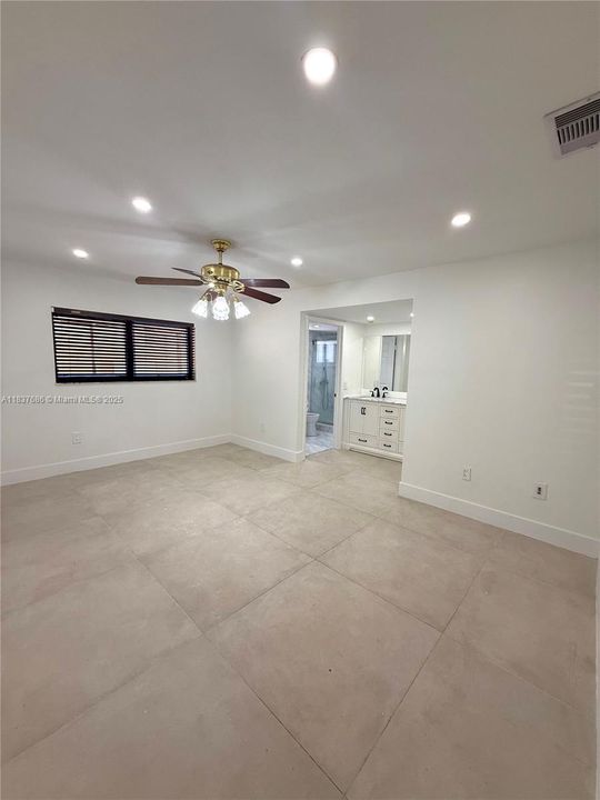 Recently Rented: $3,300 (3 beds, 2 baths, 1398 Square Feet)