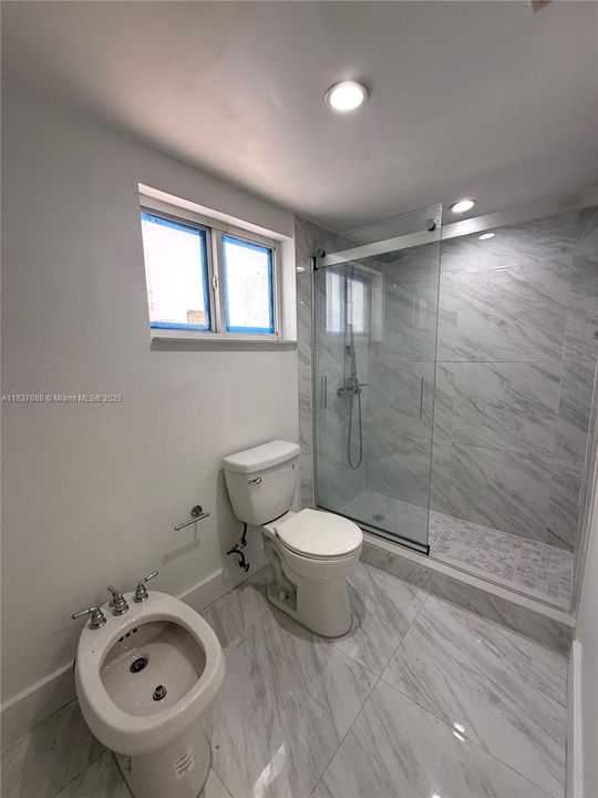 Recently Rented: $3,300 (3 beds, 2 baths, 1398 Square Feet)