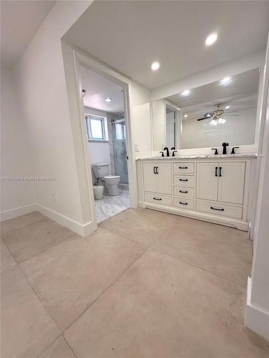 Recently Rented: $3,300 (3 beds, 2 baths, 1398 Square Feet)