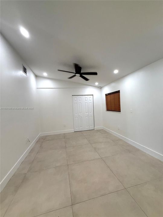 Recently Rented: $3,300 (3 beds, 2 baths, 1398 Square Feet)