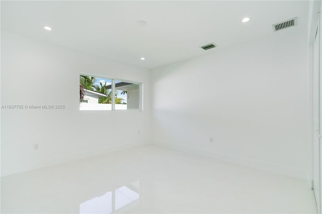For Sale: $925,000 (4 beds, 3 baths, 2187 Square Feet)
