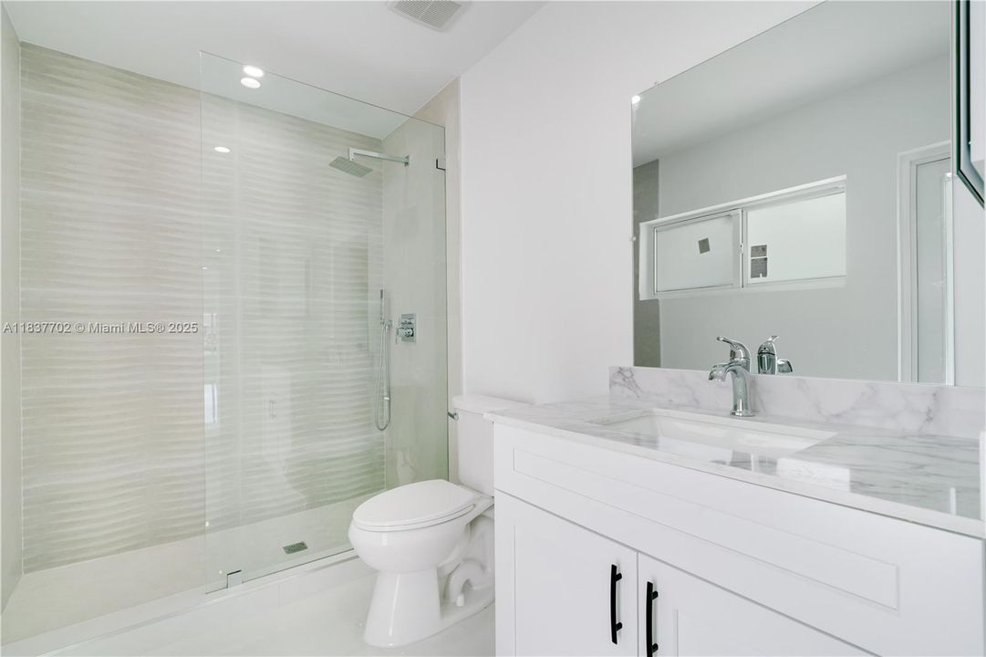 Second Bathroom with Pool Access
