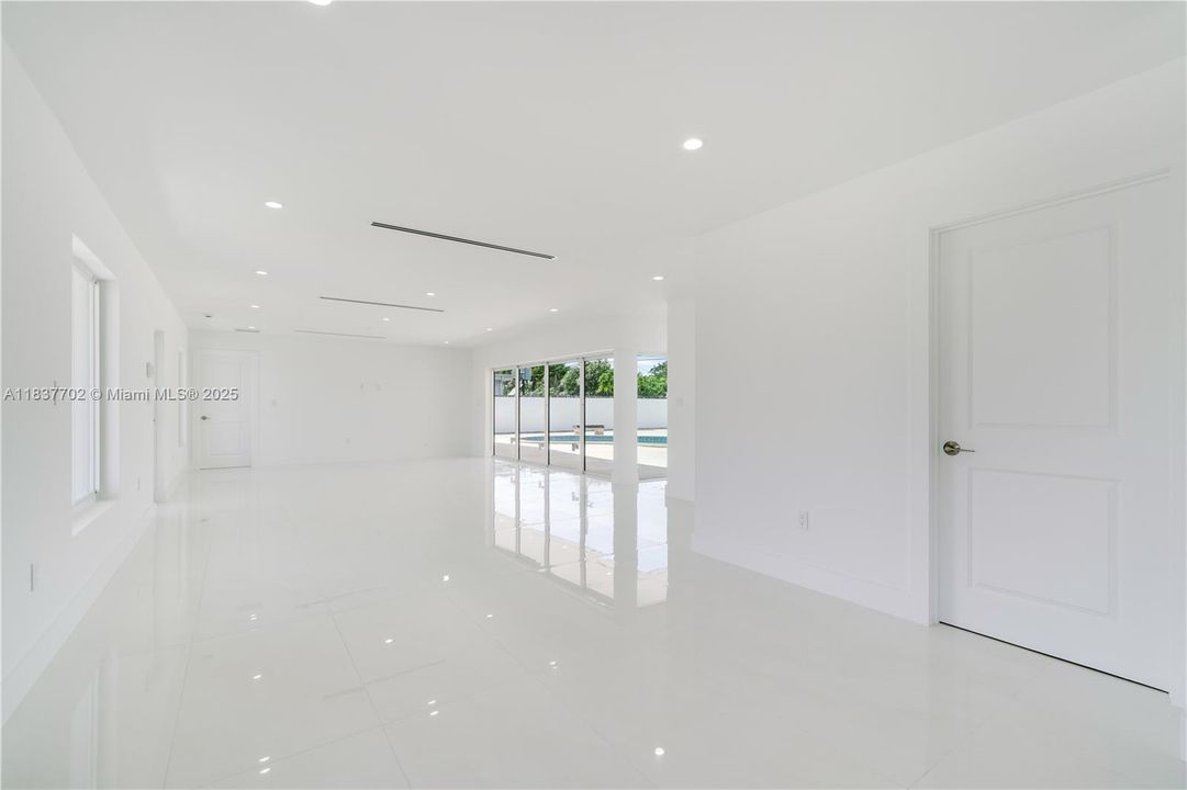 For Sale: $925,000 (4 beds, 3 baths, 2187 Square Feet)