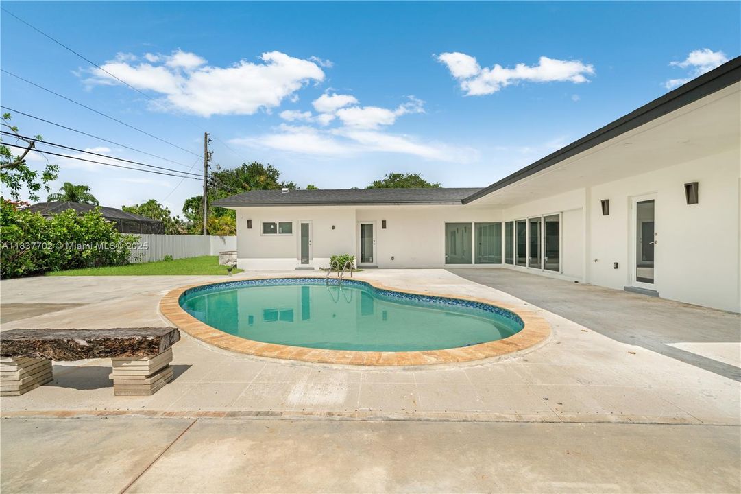 For Sale: $925,000 (4 beds, 3 baths, 2187 Square Feet)