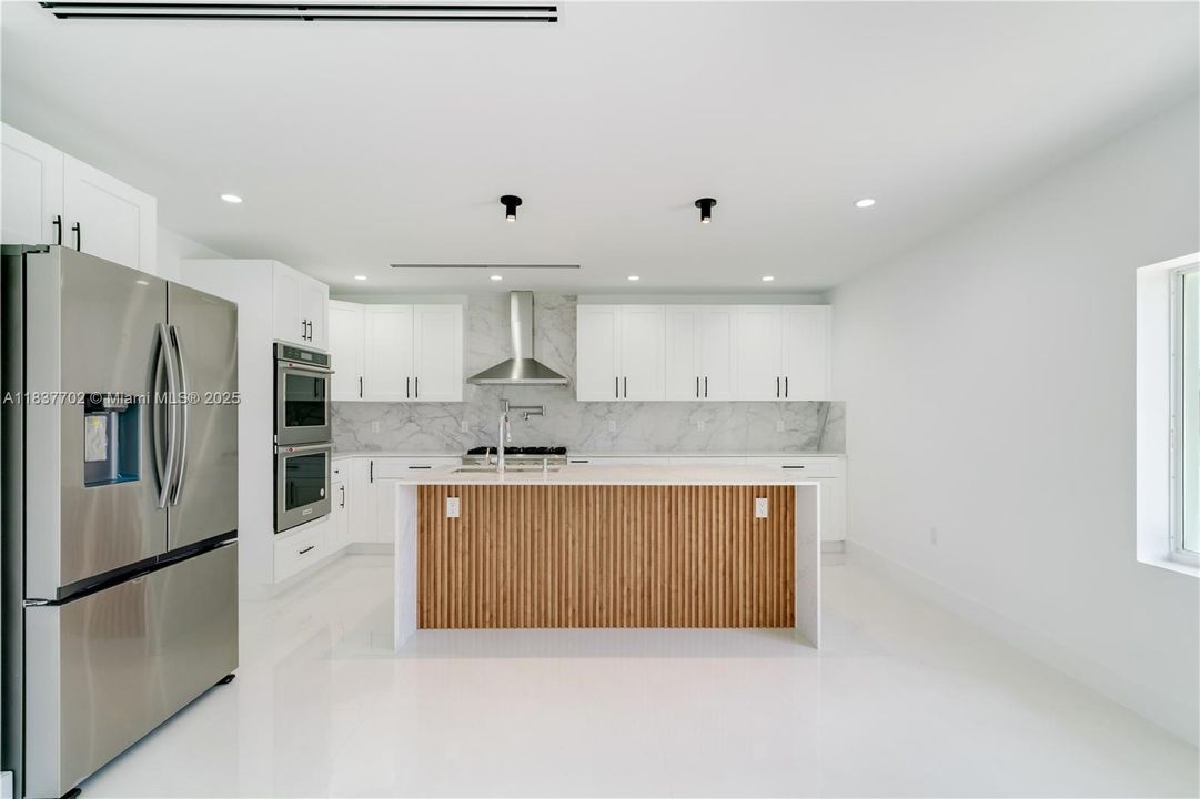 For Sale: $925,000 (4 beds, 3 baths, 2187 Square Feet)