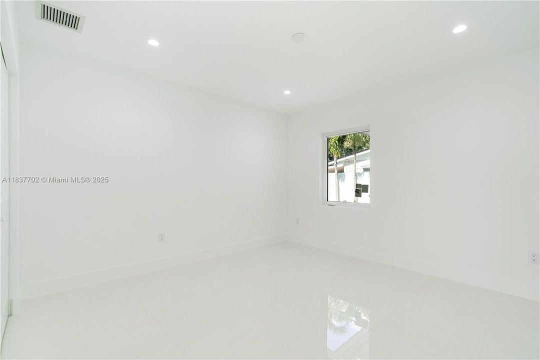 For Sale: $925,000 (4 beds, 3 baths, 2187 Square Feet)