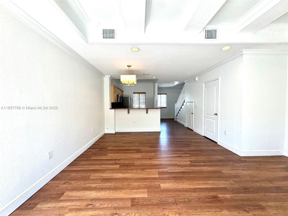 For Sale: $445,000 (2 beds, 1 baths, 1162 Square Feet)
