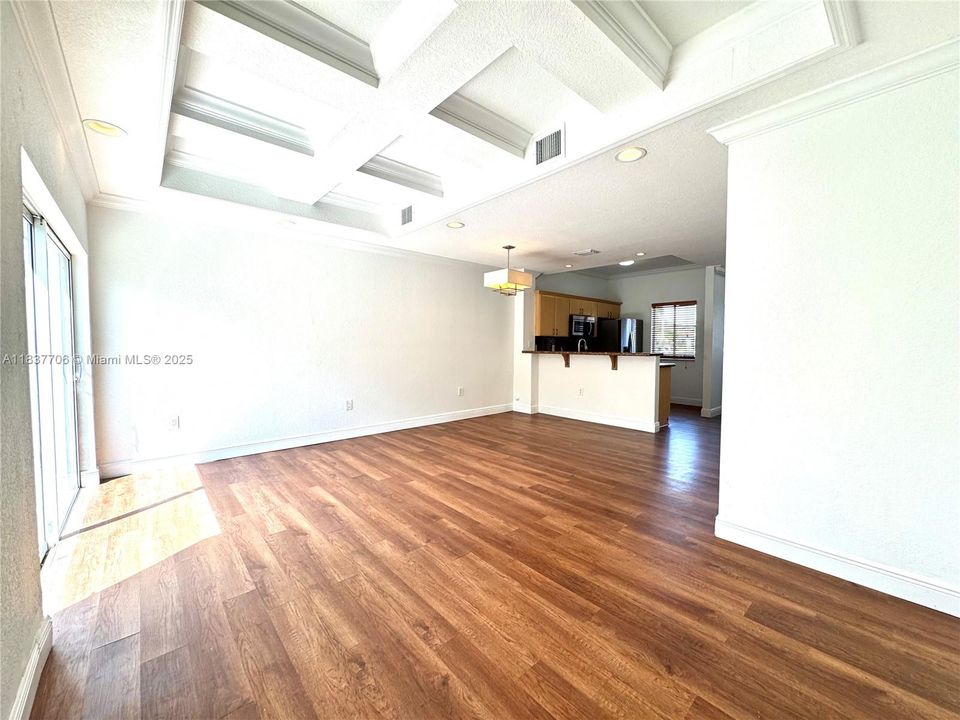 For Sale: $445,000 (2 beds, 1 baths, 1162 Square Feet)