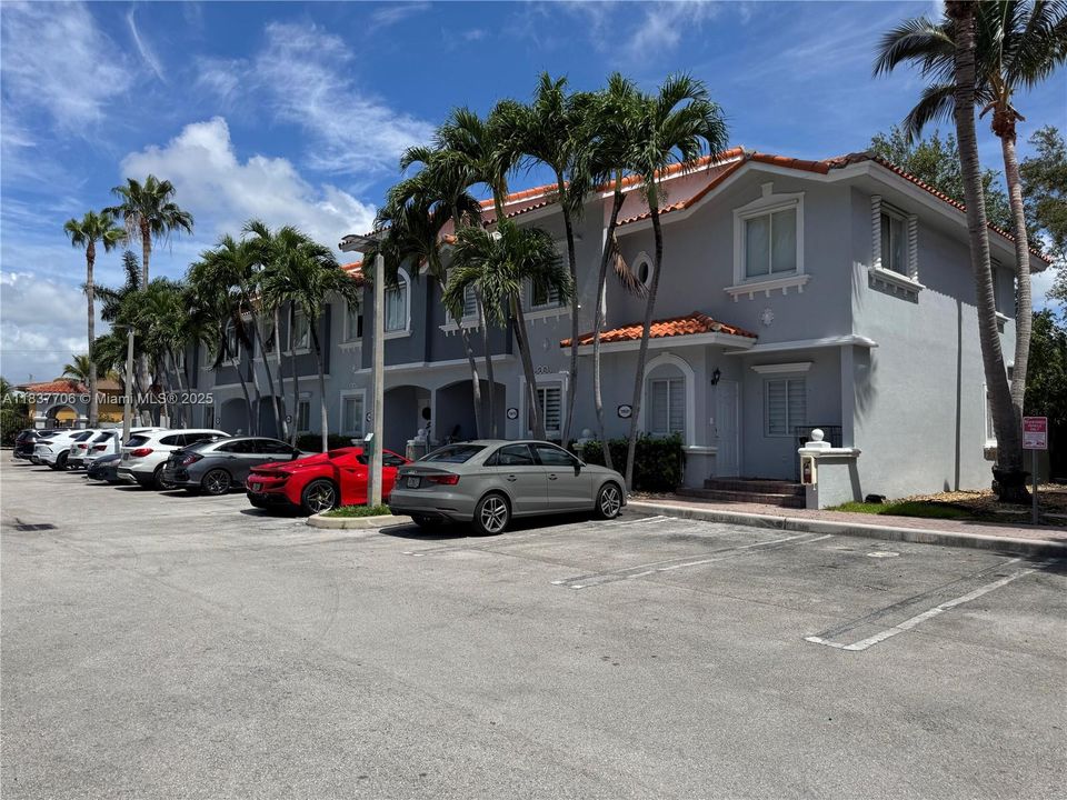 For Sale: $445,000 (2 beds, 1 baths, 1162 Square Feet)