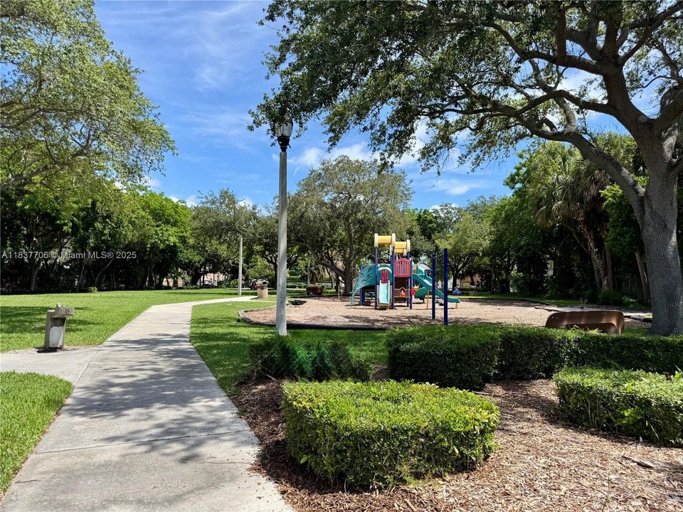 For Sale: $445,000 (2 beds, 1 baths, 1162 Square Feet)