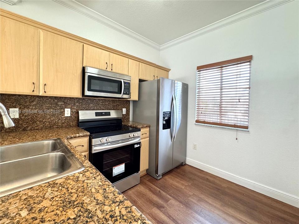 For Sale: $445,000 (2 beds, 1 baths, 1162 Square Feet)