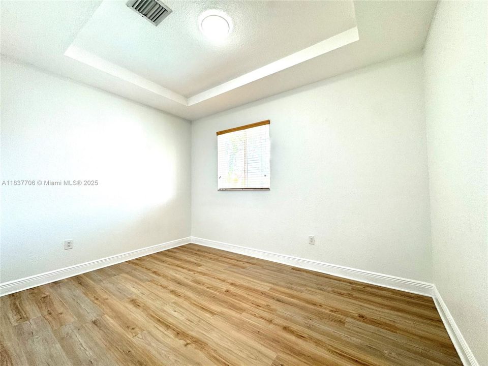 For Sale: $445,000 (2 beds, 1 baths, 1162 Square Feet)